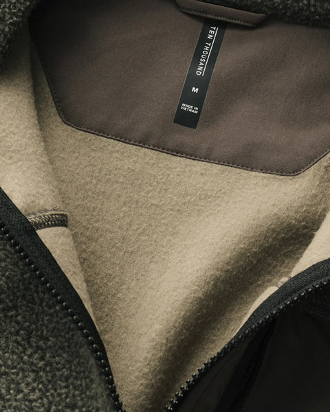 Sherpa Tech Vest showcase | variant:Flat Dark Earth